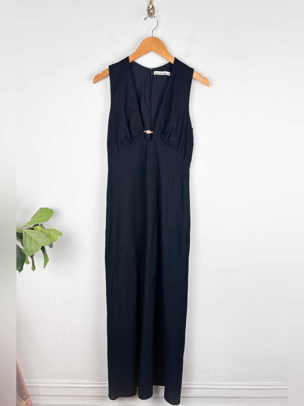 NWOT Abercrombie & Fitch Black Linen Beaded Plunge Neck Maxi Dress Sz S - Picture 2 of 8